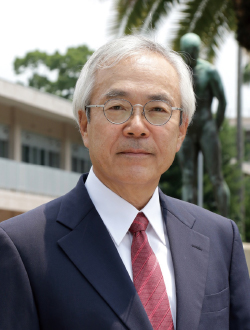 長崎大学 学長  河野 茂